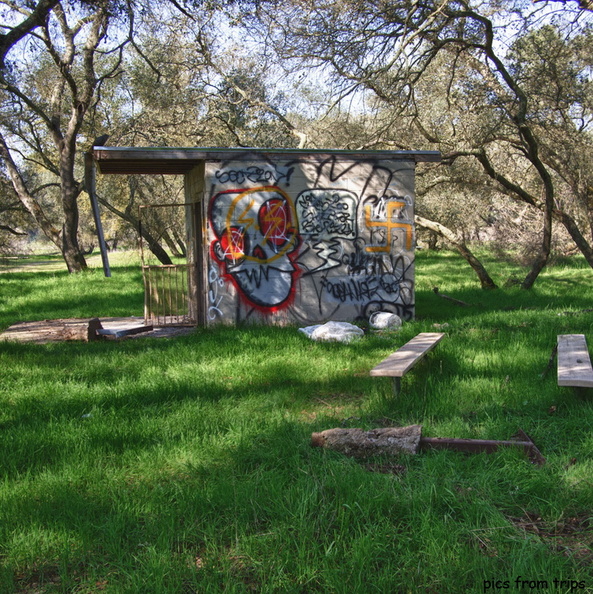 graffiti in the woods2011d05c017_HDR.jpg